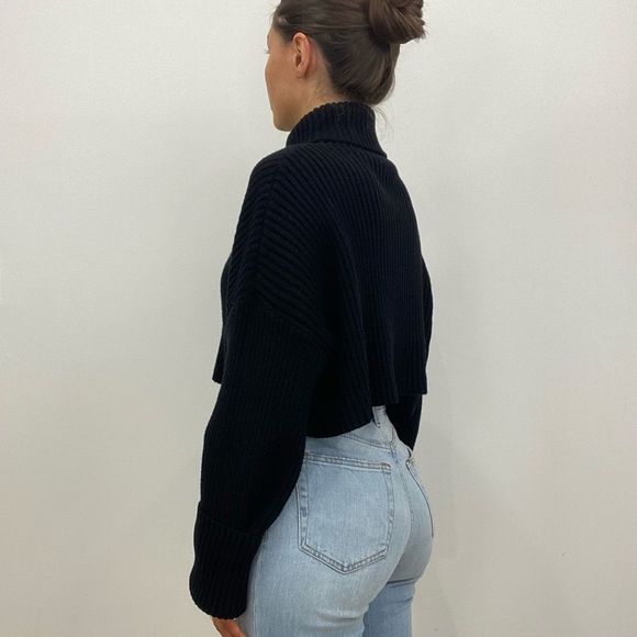 Black Turtleneck Cropped Sweater - Picture 5 of 6